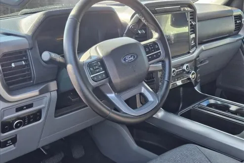 2025 Ford F-150 XLT photo 3
