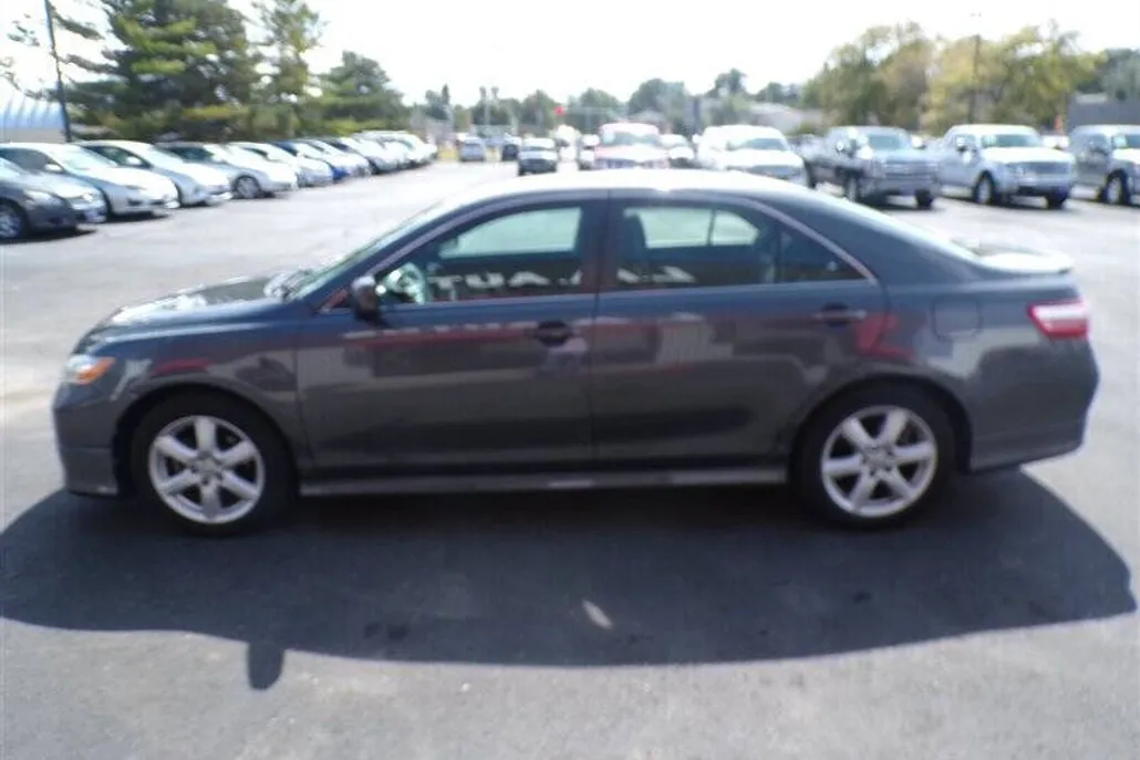 2007 Toyota Camry SE photo 1