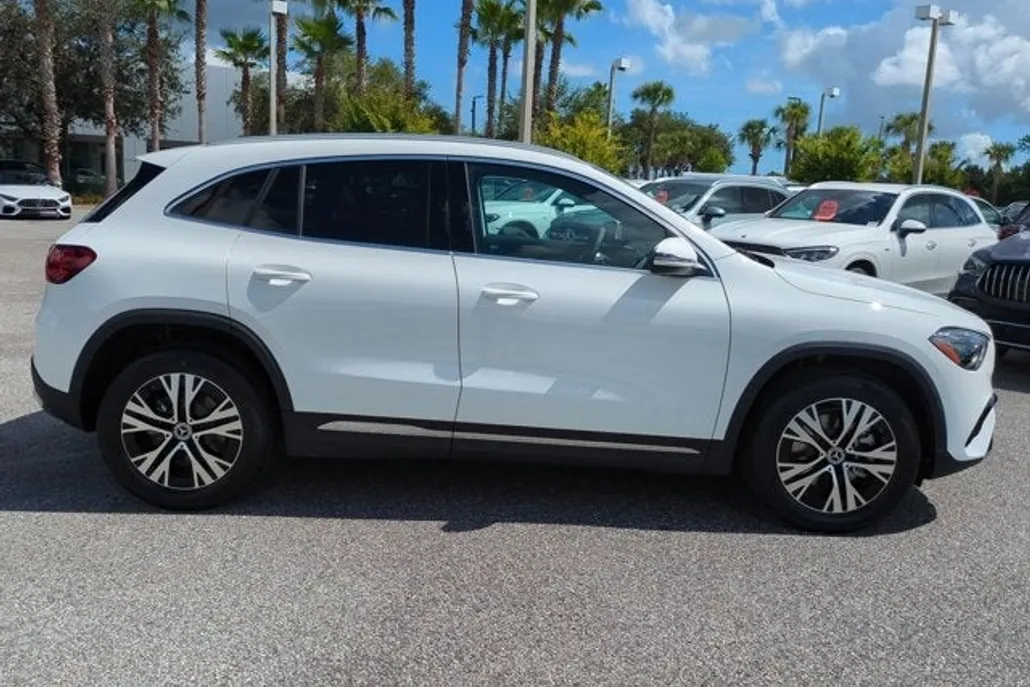 2026 Mercedes Benz GLA 250 photo 1