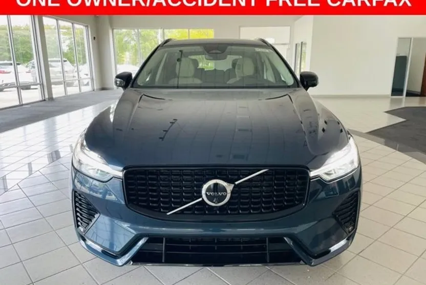 2025 Volvo XC60 B5 photo 1