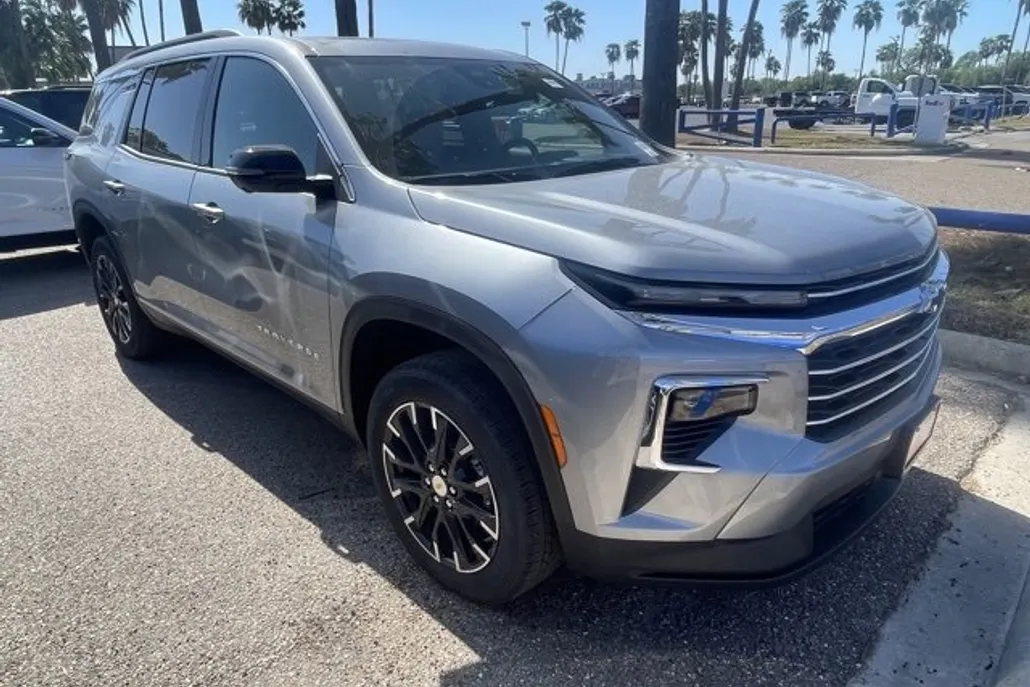 2026 Chevrolet Traverse photo 1