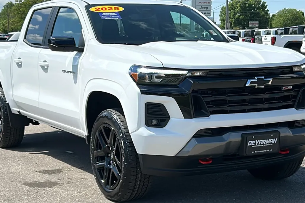 2025 Chevrolet Colorado Z71 photo 1