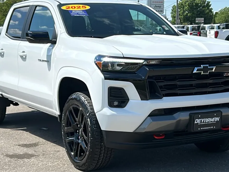 2025 Chevrolet Colorado Z71 photo 1