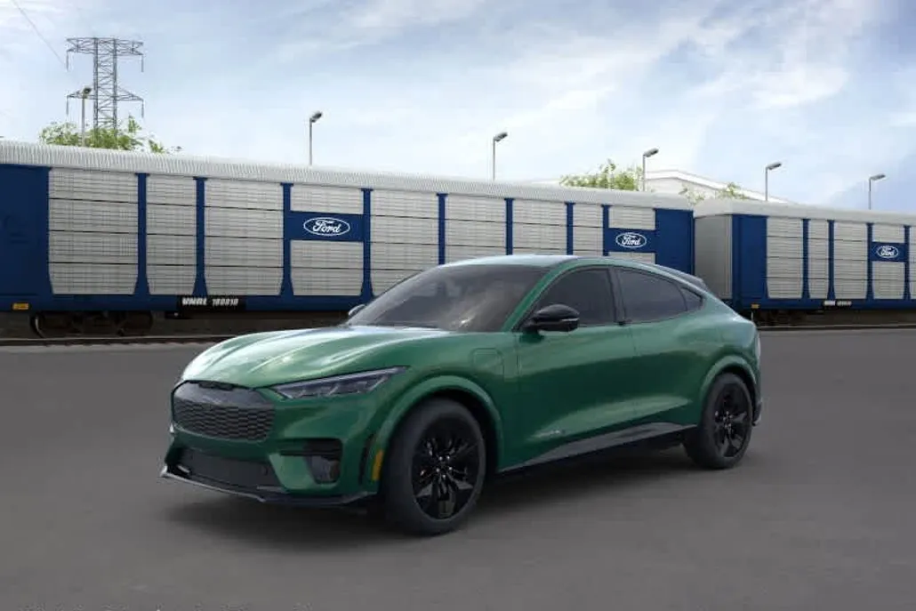 2025 Ford Mustang Mach-E GT photo 1