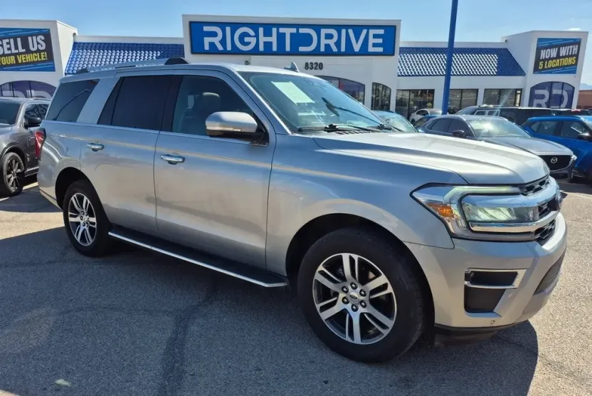 2022 Ford Expedition Limited photo 1