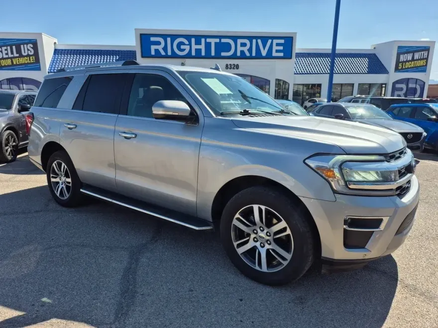 2022 Ford Expedition Limited photo 1