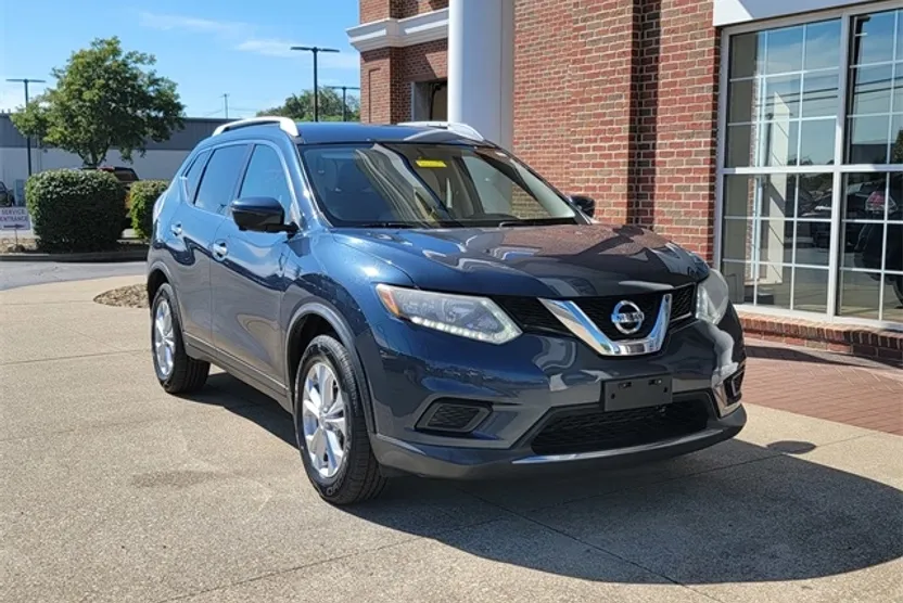 2016 Nissan Rogue SV photo 1
