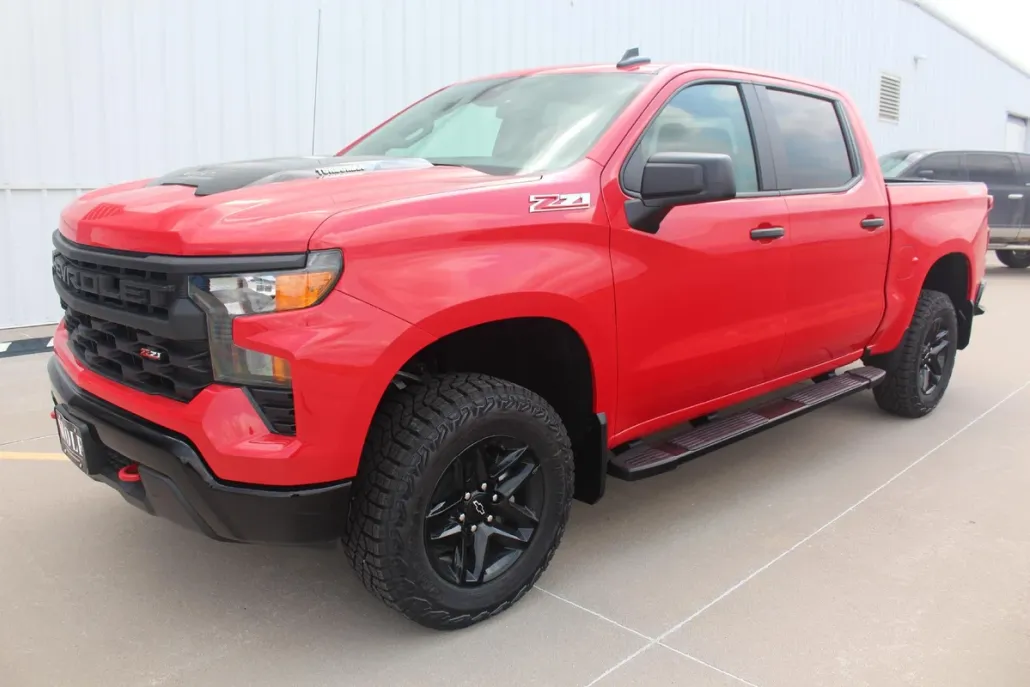 2025 Chevrolet Silverado Trail Boss Custom photo 1