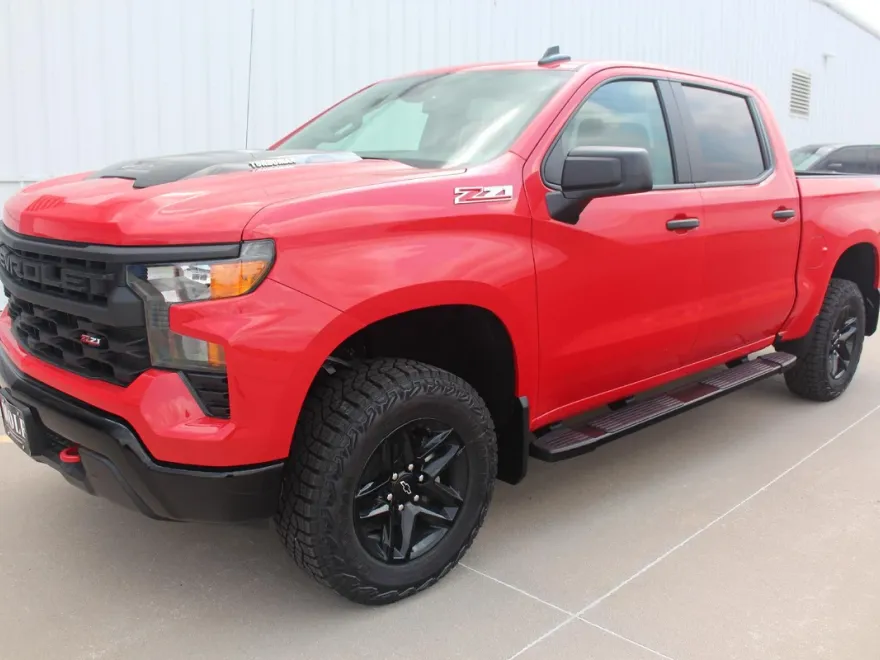 2025 Chevrolet Silverado Trail Boss Custom photo 1