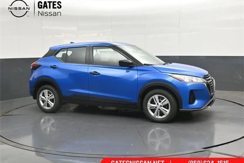 2025 Nissan Kicks Play S photo 1