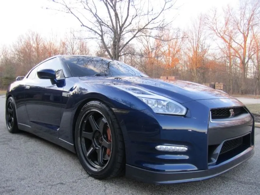 2014 Nissan GT-R Premium photo 1