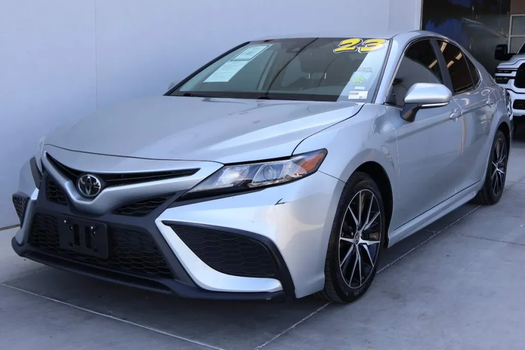 2023 Toyota Camry SE photo 1