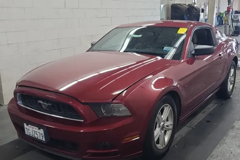 2014 Ford Mustang V6 photo 1