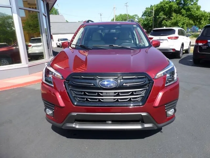 2022 Subaru Forester Premium photo 1