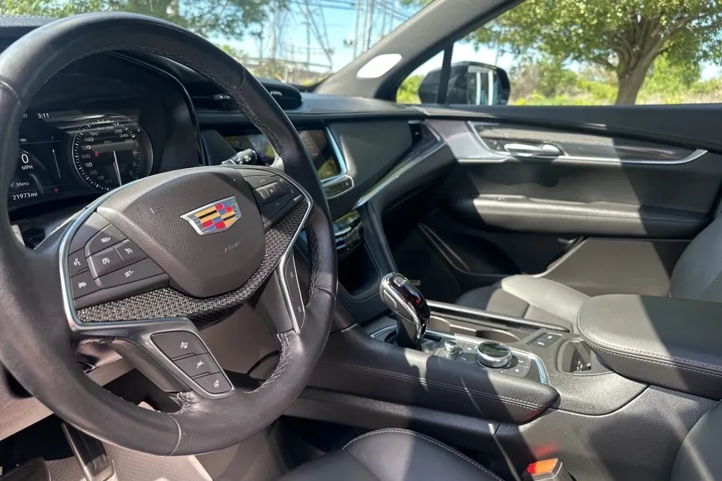2024 Cadillac XT5 Sport photo 1
