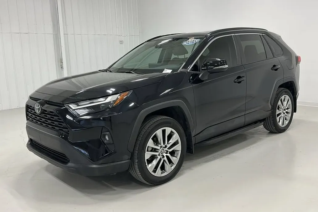 2022 Toyota RAV4 XLE Premium photo 1