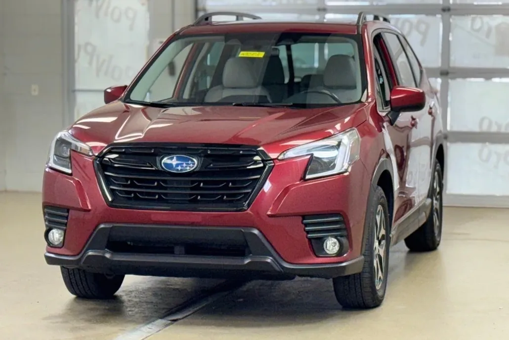 2023 Subaru Forester Premium photo 1