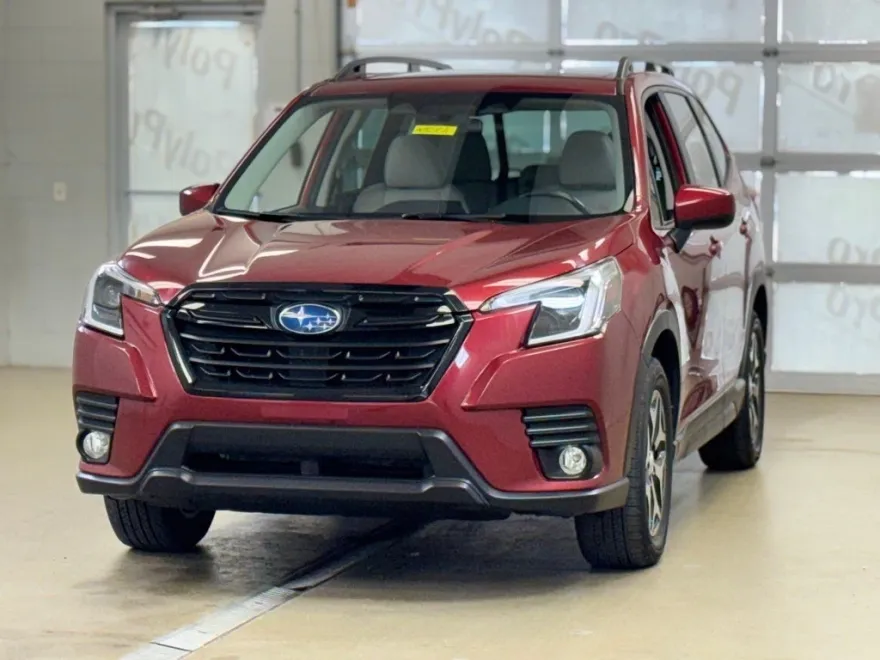 2023 Subaru Forester Premium photo 1
