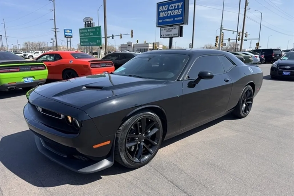 2015 Dodge Challenger Scat Pack photo 1