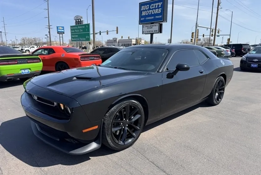 2015 Dodge Challenger Scat Pack photo 1