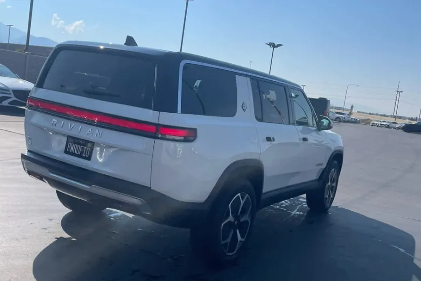 2023 Rivian R1S Adventure photo 1