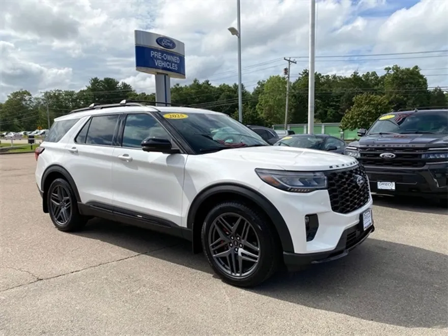 2025 Ford Explorer ST photo 1