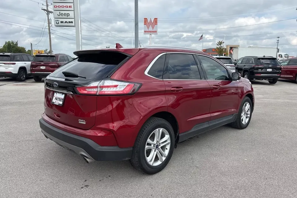 2019 Ford Edge SEL photo 1