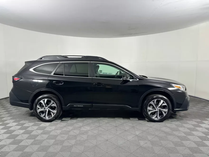 2022 Subaru Outback Limited photo 1