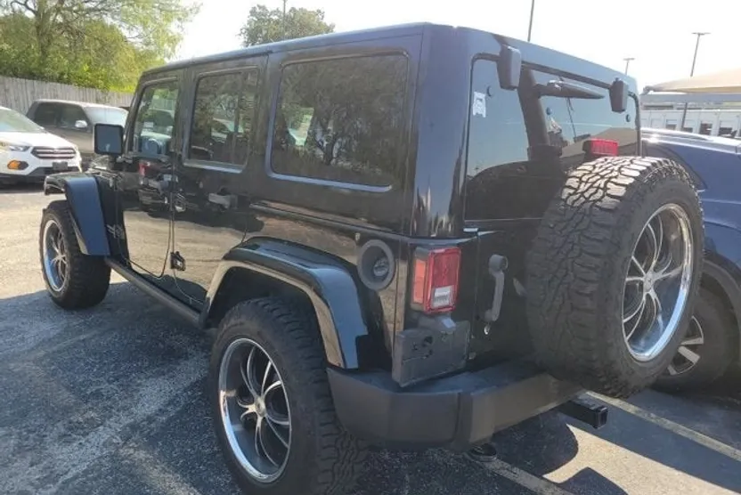 2015 Jeep Wrangler Unlimited Rubicon photo 1