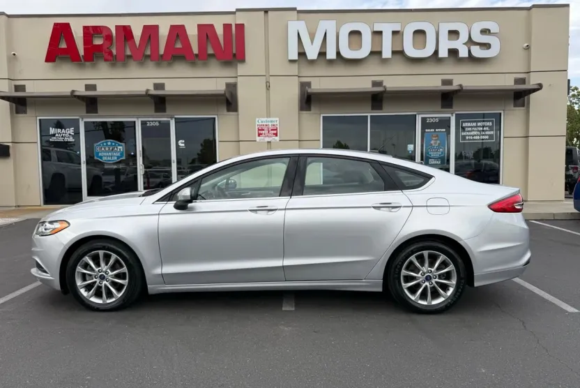 2017 Ford Fusion SE photo 1