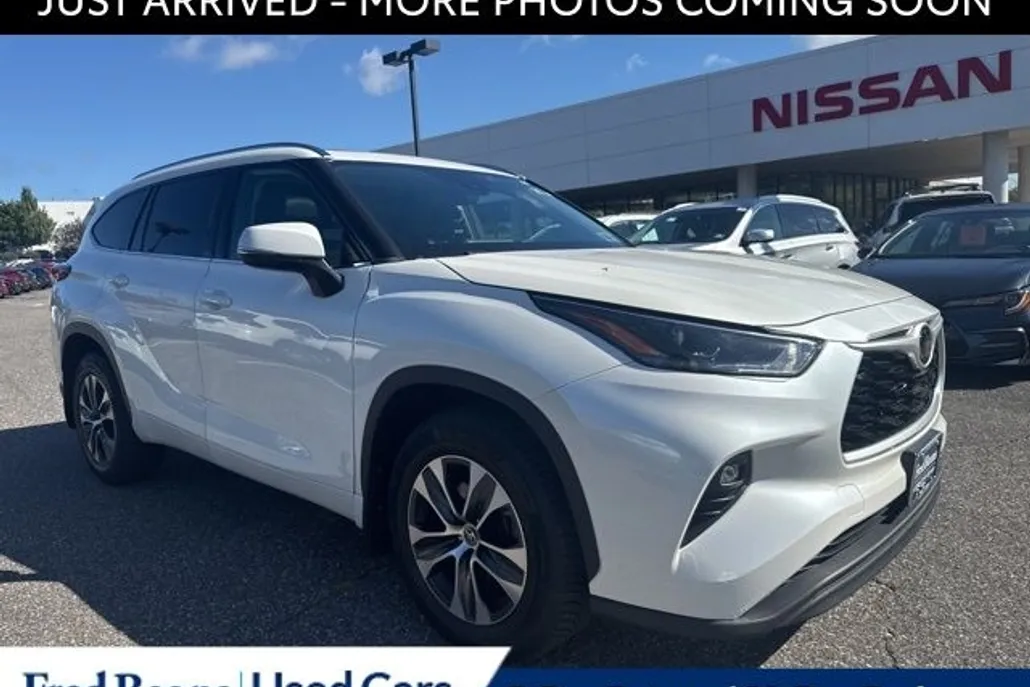 2021 Toyota Highlander XLE photo 1