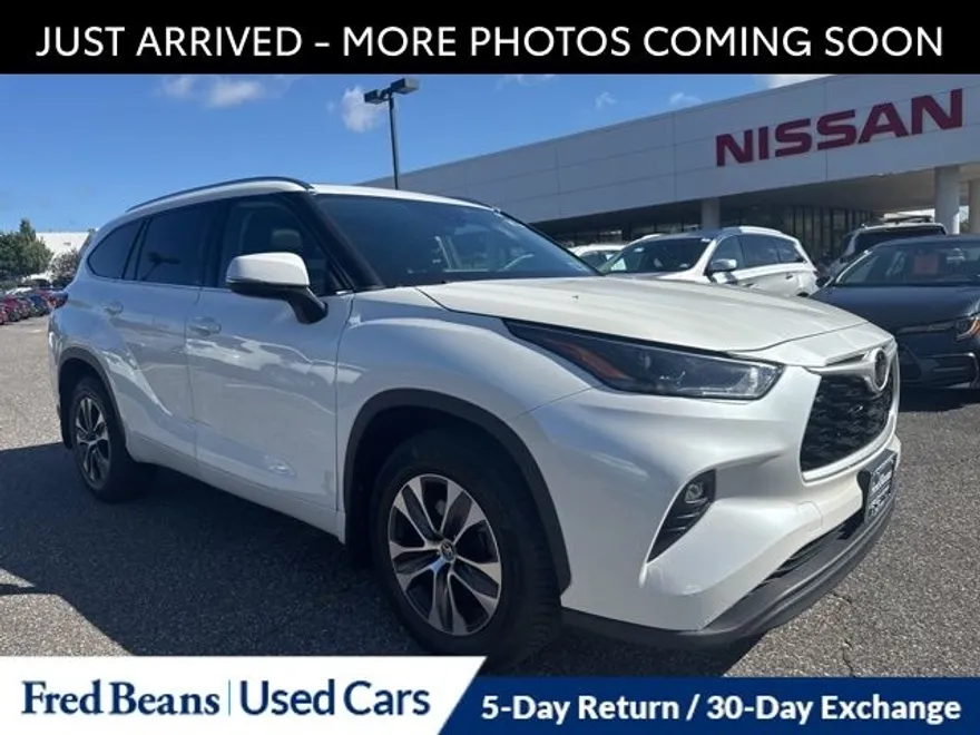 2021 Toyota Highlander XLE photo 1