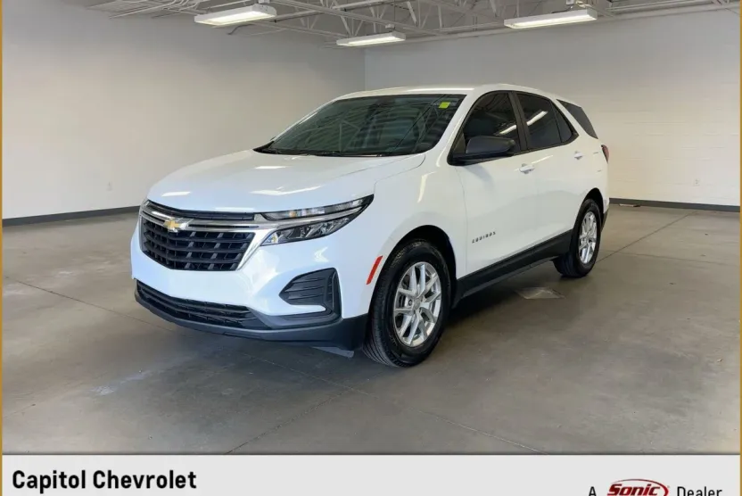 2022 Chevrolet Equinox LS photo 1