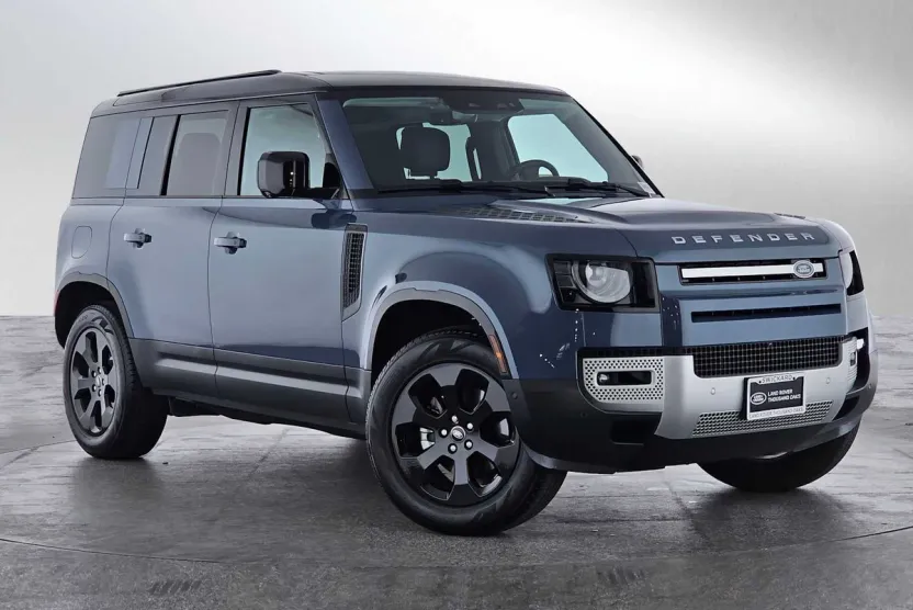 2025 Land Rover Defender S photo 1