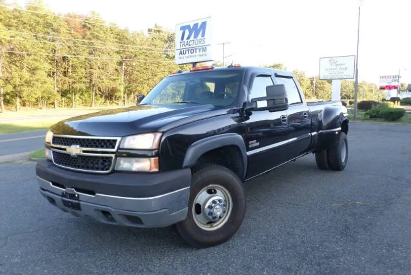 2005 Chevrolet Silverado 3500HD LT photo 1