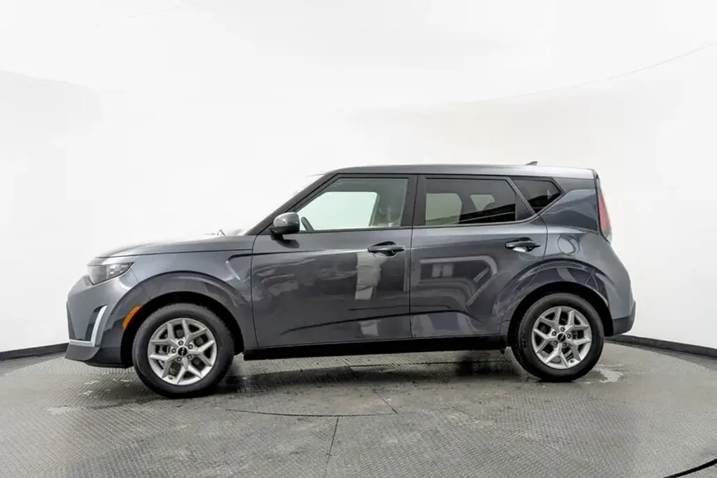 2024 Kia Soul LX photo 1