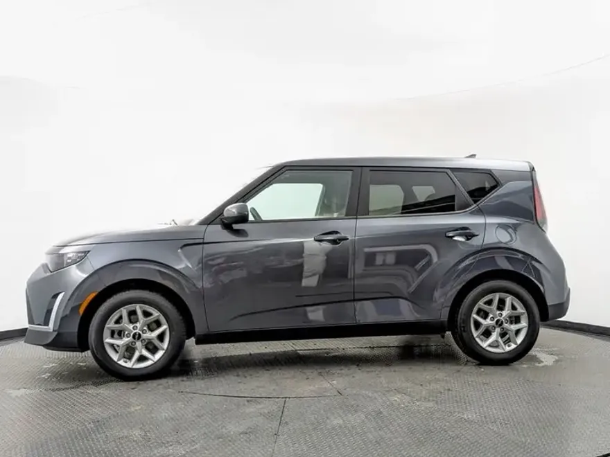 2024 Kia Soul LX photo 1
