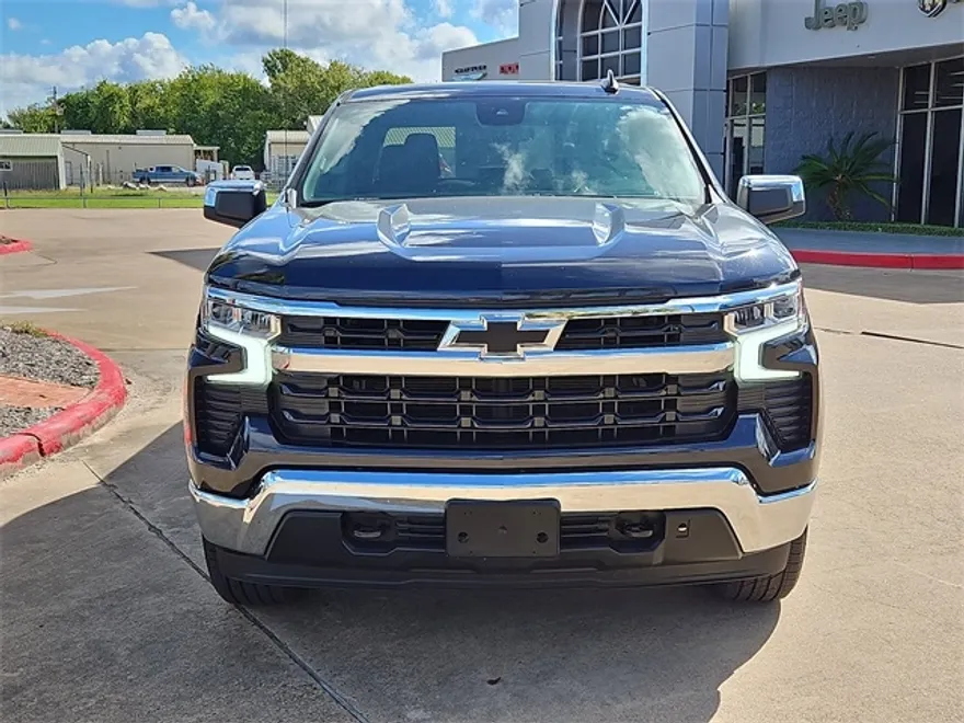 2022 Chevrolet Silverado 1500 LT photo 1