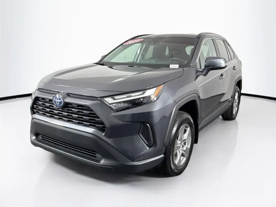 2024 Toyota RAV4 Hybrid XLE photo 1