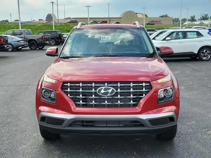 2025 Hyundai Venue SEL photo 1
