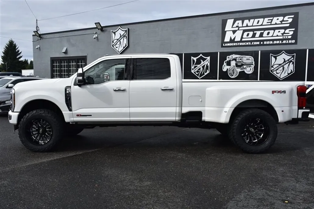 2024 Ford F-350 Platinum photo 1