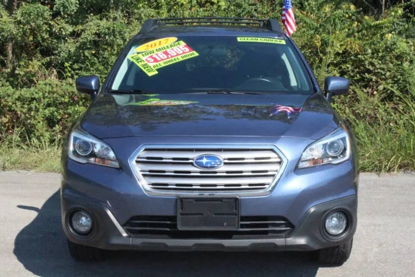 2017 Subaru Outback 2.5i Premium photo 1