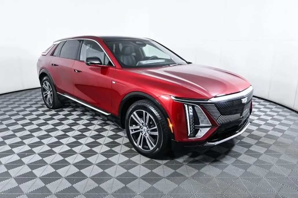 2025 Cadillac Lyriq Luxury photo 1