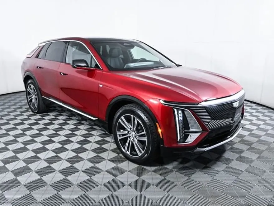 2025 Cadillac Lyriq Luxury photo 1