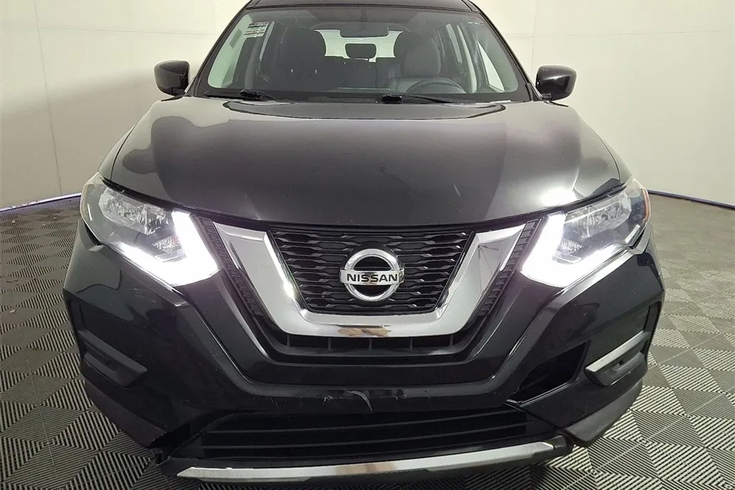 2017 Nissan Rogue S photo 1
