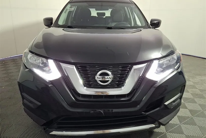 2017 Nissan Rogue S photo 1