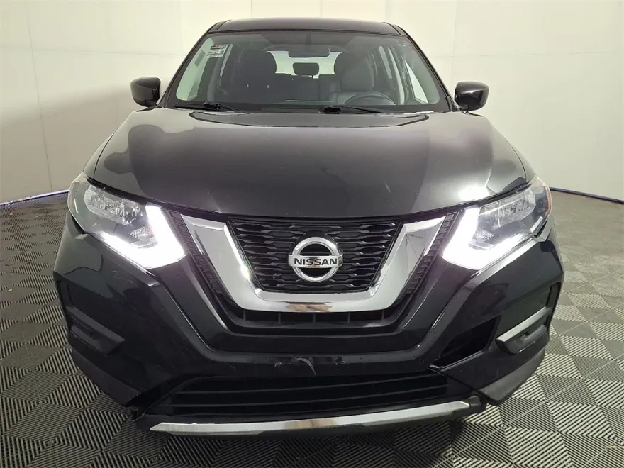 2017 Nissan Rogue S photo 1