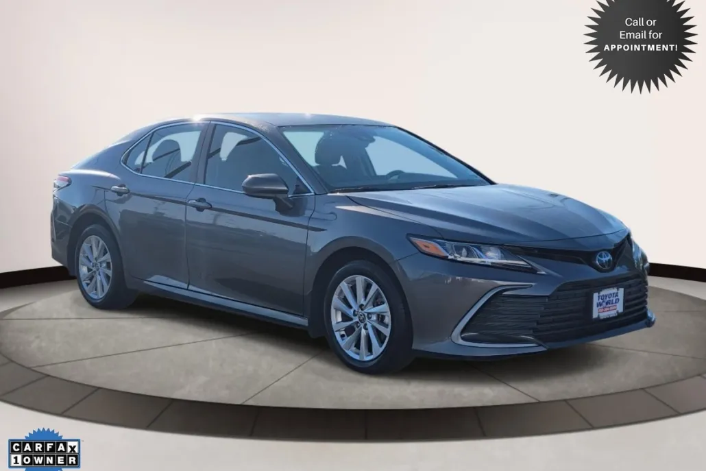 2023 Toyota Camry LE photo 1