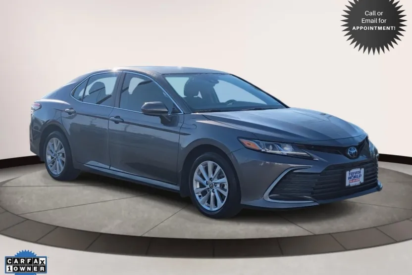 2023 Toyota Camry LE photo 1