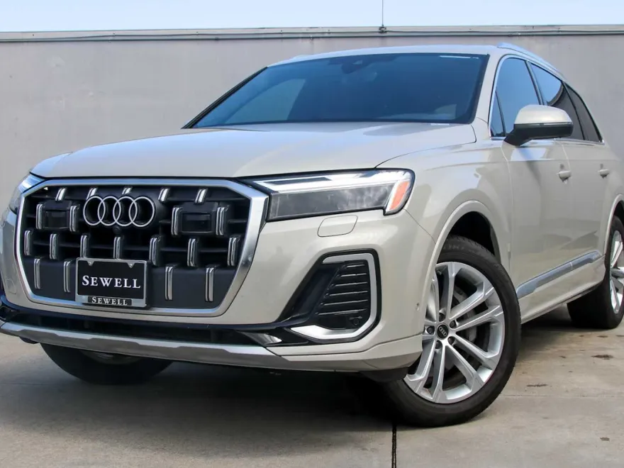 2025 Audi Q7 45 Premium Plus photo 1